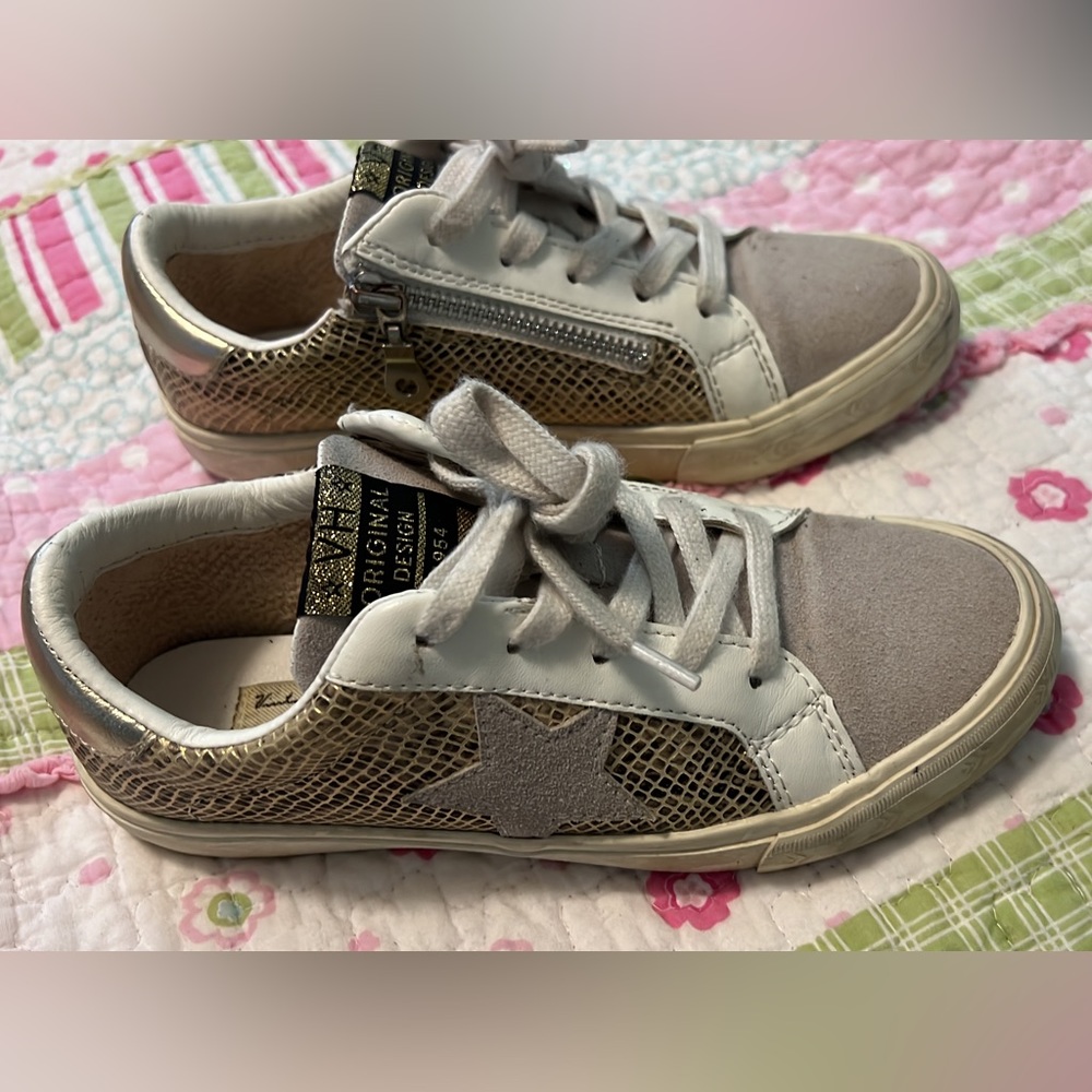Vintage Havana girls size 3 sneakers